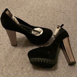 Shoe Republic LA Black and Gold Heel